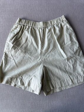 Free People linen shorts!